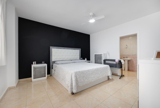 Resale - Wohnung / Appartement -
Torrevieja - Center