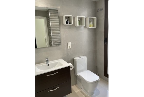 Resale - Doppelhaushälfte -
Villamartín