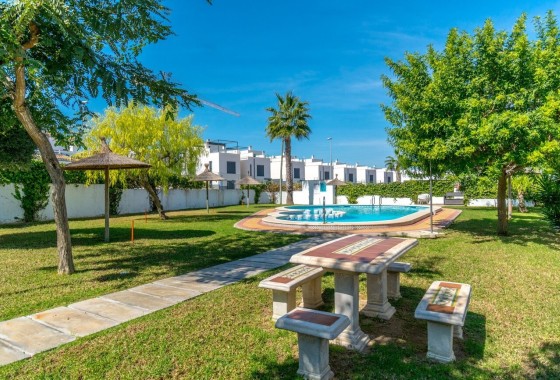 Resale - Doppelhaushälfte -
Villamartín