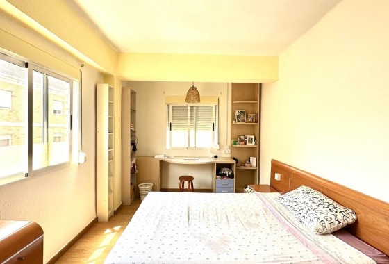 Sprzedaż - Apartament / Mieszkanie -
Torrevieja - Estacion de autobuses