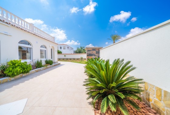 Venta - Chalet Independiente -
Torrevieja - Costa Blanca