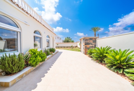 Venta - Chalet Independiente -
Torrevieja - Costa Blanca