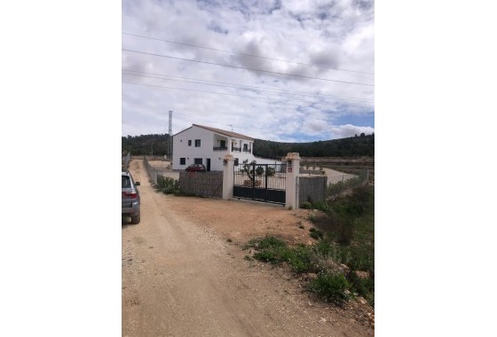 Venta - Chalet Independiente -
Pinoso - Inland