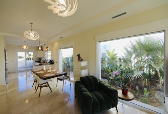Venta - Chalet Independiente -
La Zenia - Costa Blanca