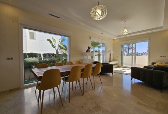 Venta - Chalet Independiente -
La Zenia - Costa Blanca