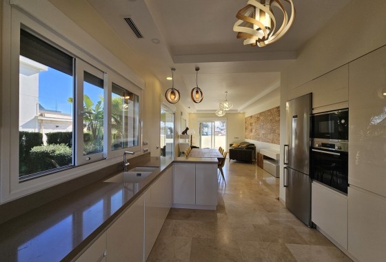 Venta - Chalet Independiente -
La Zenia - Costa Blanca