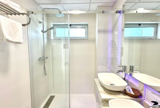 Venta - Apartamento / Piso -
Finestrat