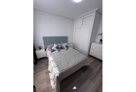 Sprzedaż - Apartament / Mieszkanie -
Torrevieja - Centro - Muelle Pesquero