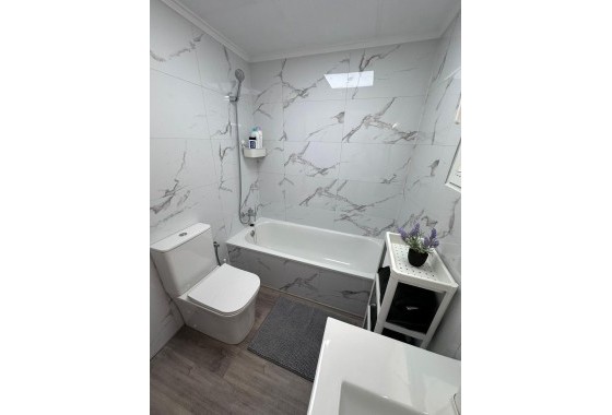 Sprzedaż - Apartament / Mieszkanie -
Torrevieja - Centro - Muelle Pesquero
