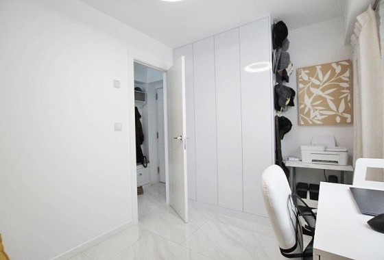 Venta - Apartamento / Piso -
Torrevieja