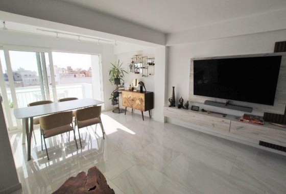 Venta - Apartamento / Piso -
Torrevieja