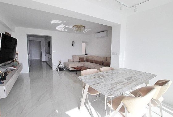Venta - Apartamento / Piso -
Torrevieja