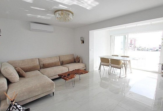 Venta - Apartamento / Piso -
Torrevieja