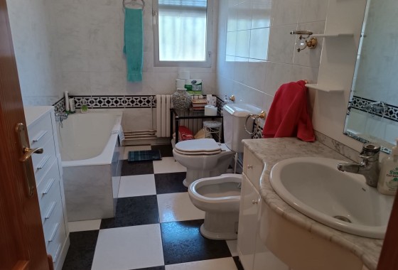 Venta - Chalet Independiente -
Yecla - Inland