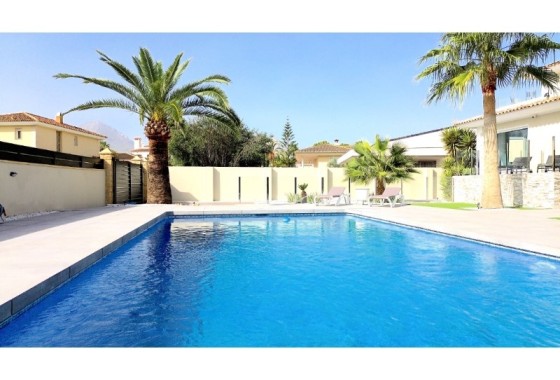 Herverkoop - Vrijstaande Villa -
Alfaz del Pi - Costa Blanca