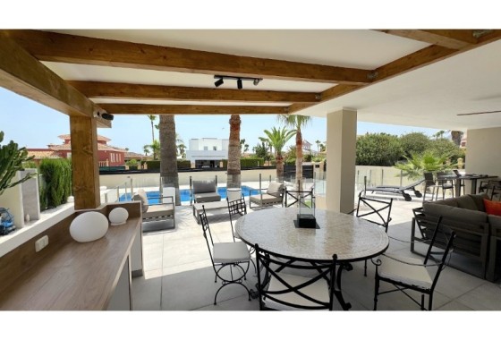 Herverkoop - Vrijstaande Villa -
Alfaz del Pi - Costa Blanca