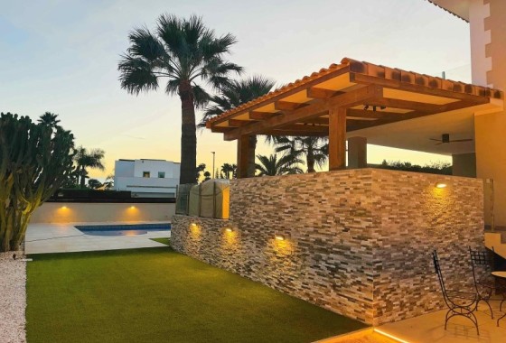 Herverkoop - Vrijstaande Villa -
Alfaz del Pi - Costa Blanca