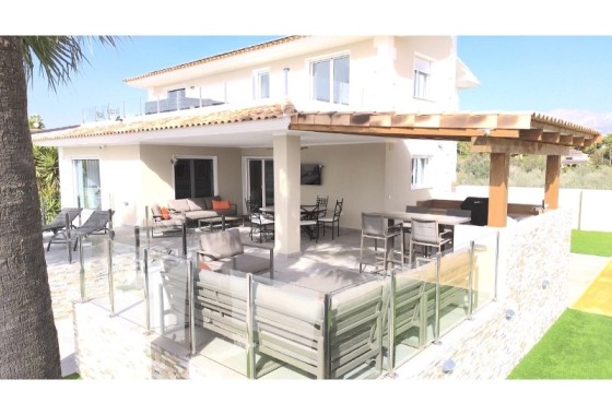 Herverkoop - Vrijstaande Villa -
Alfaz del Pi - Costa Blanca