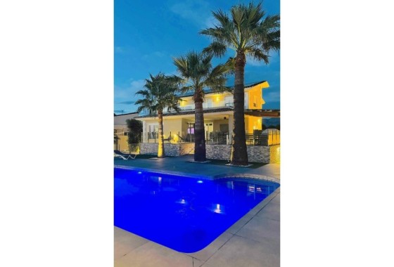 Herverkoop - Vrijstaande Villa -
Alfaz del Pi - Costa Blanca