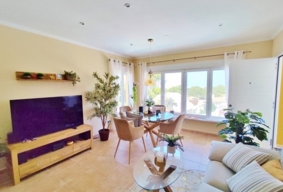 Revente - Villa Individuelle -
San Miguel de Salinas - Inland
