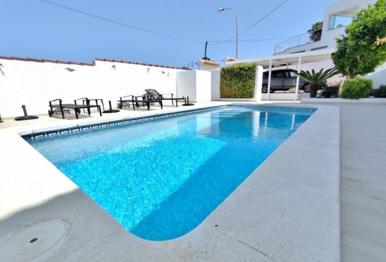 Revente - Villa Individuelle -
San Miguel de Salinas - Inland