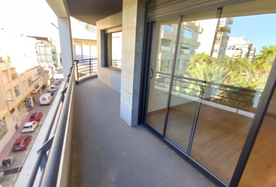 Revente - Appartement -
Torrevieja - Puerto