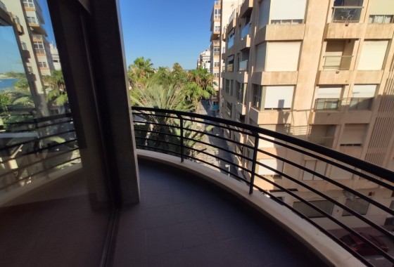 Revente - Appartement -
Torrevieja - Puerto
