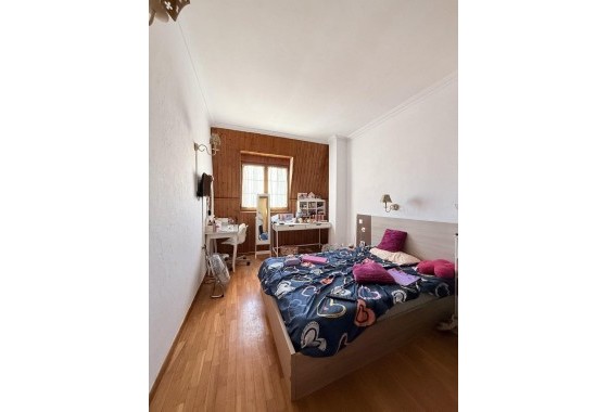Venta - Casa de pueblo -
Torrevieja
