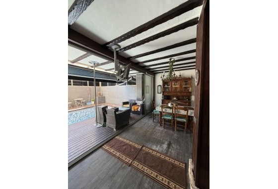 Venta - Casa de pueblo -
Torrevieja