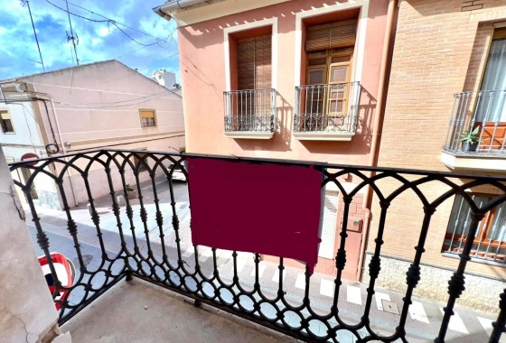 Revente - Maison de ville -
Pinoso - Inland