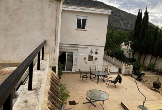 Herverkoop - Vrijstaande Villa -
Orxeta - Costa Blanca