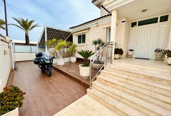 Venta - Chalet Independiente -
Torrevieja - Costa Blanca