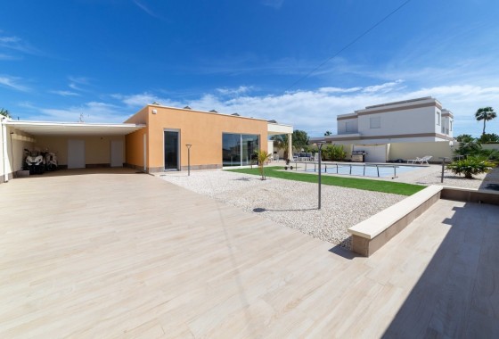 Sprzedaż - Willa wolnostojąca -
Torrevieja - Costa Blanca