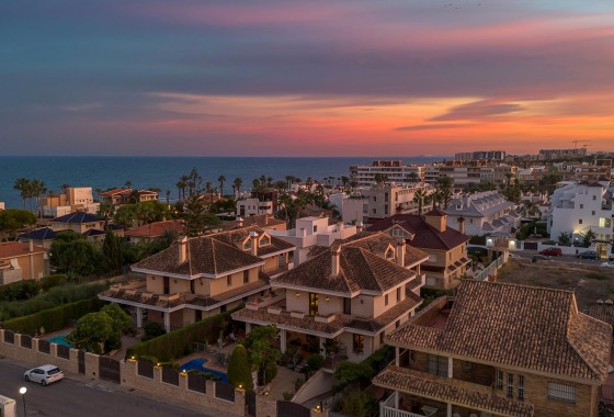 Sprzedaż - Willa wolnostojąca -
Torrevieja - Costa Blanca