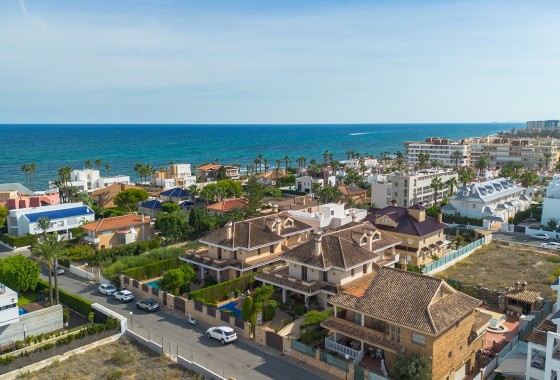 Sprzedaż - Willa wolnostojąca -
Torrevieja - Costa Blanca
