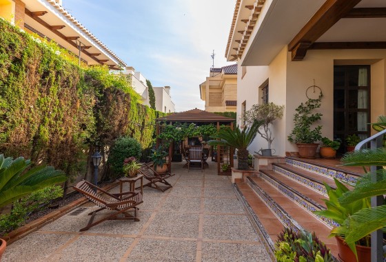 Sprzedaż - Willa wolnostojąca -
Torrevieja - Costa Blanca