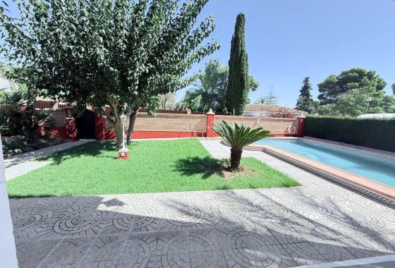 Venta - Chalet Independiente -
Campoamor