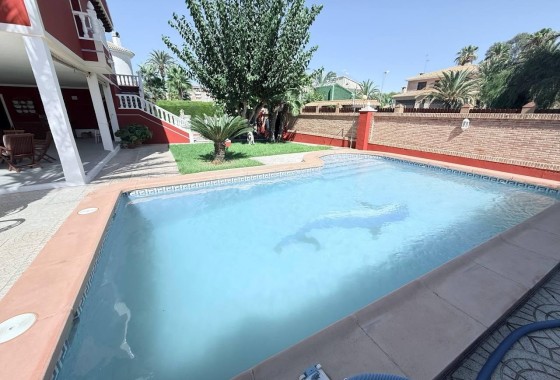 Venta - Chalet Independiente -
Campoamor