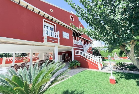 Venta - Chalet Independiente -
Campoamor