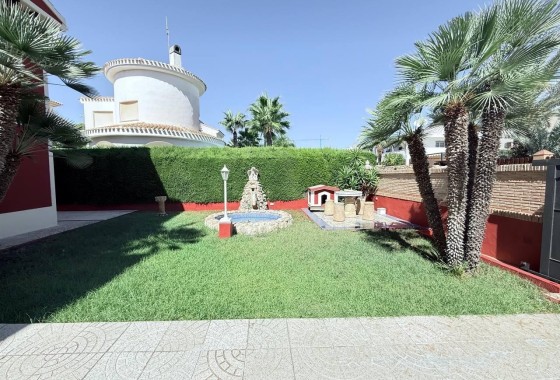 Venta - Chalet Independiente -
Campoamor