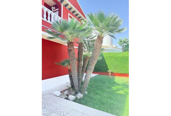 Venta - Chalet Independiente -
Campoamor