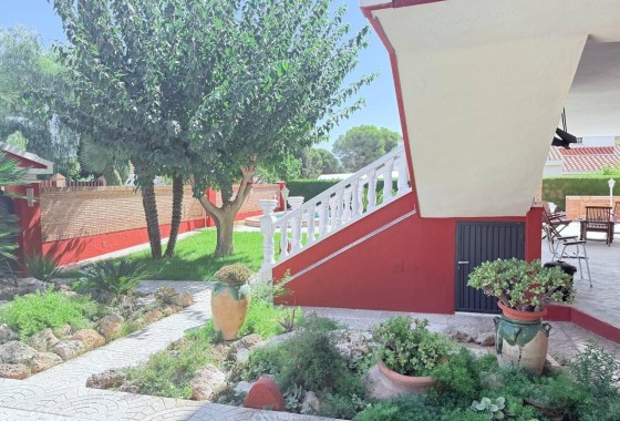 Venta - Chalet Independiente -
Campoamor