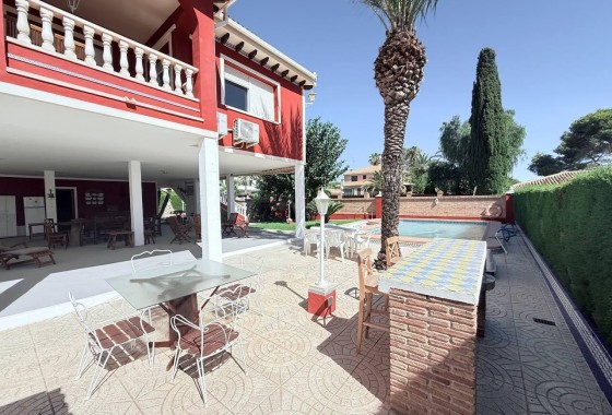 Venta - Chalet Independiente -
Campoamor
