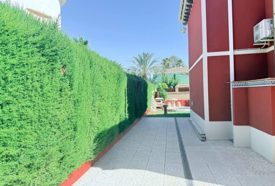 Venta - Chalet Independiente -
Campoamor