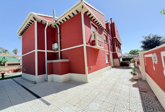 Venta - Chalet Independiente -
Campoamor