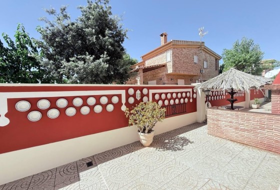 Venta - Chalet Independiente -
Campoamor