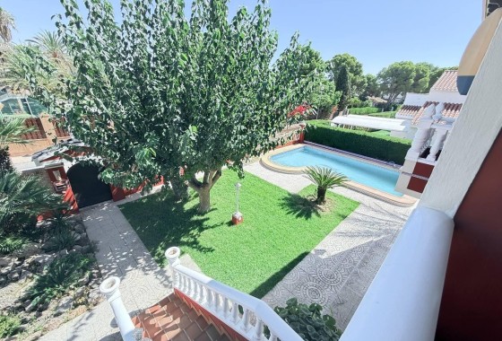Venta - Chalet Independiente -
Campoamor