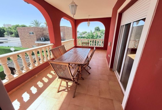 Venta - Chalet Independiente -
Campoamor