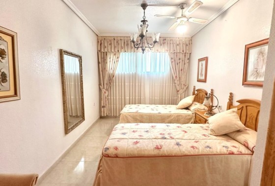 Venta - Apartamento / Piso -
Torrevieja - Center
