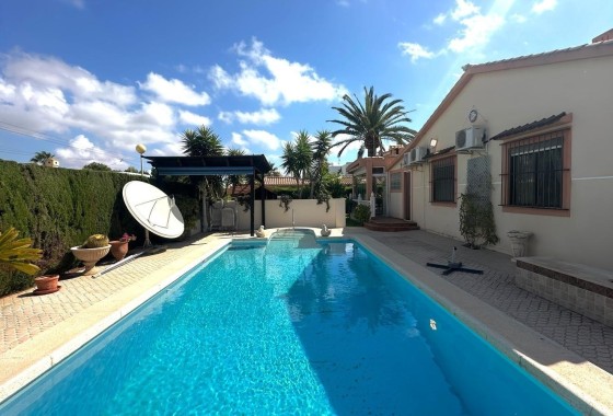 Venta - Chalet Independiente -
Cabo Roig - Costa Blanca